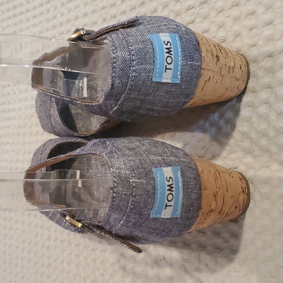 TOMS Size 8 Chambray Platform Wedge Sandals Ankle Buckle Denim (#14) - Picture 2 of 6